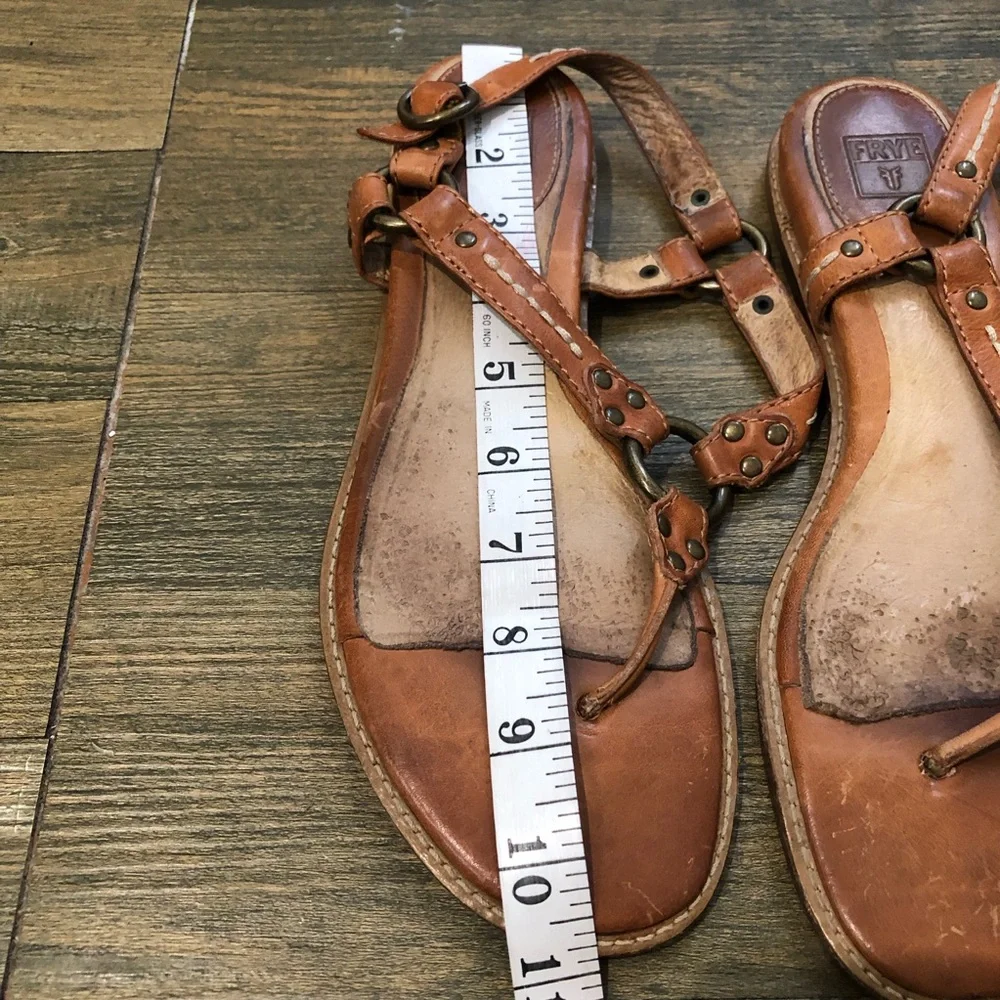 Frye‎ Tan Leather Thong Studded Sandal Sz. 10.5